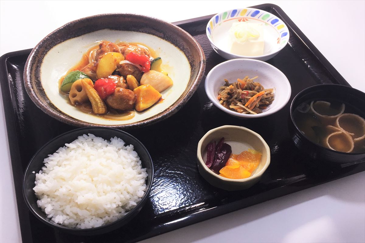 肉団子と彩り野菜の甘酢炒め定食